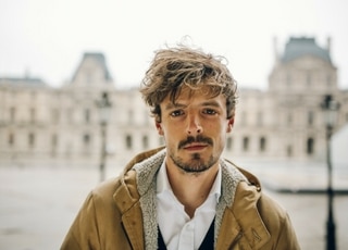 William Lottiaux, comédien bilingue anglais français, joue les géants Good et Bad dans la pièce de théâtre pour enfants Jackie and the Giant.